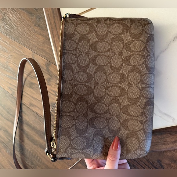 COACH Crossbody ✨ - Picture 2 of 4